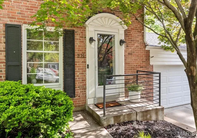 Photo 4 of Single Family Residence at 1121 North Dr, Saint Louis, MO 63122 | MLS# MIS25021035 |  | Sold on 2025-05-29