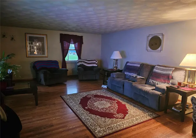 Photo 2 of Single Family Residence at 1204 Broadway, Steeleville, IL 62288 | MLS# MIS25021043 | | Sold on 2025-05-23
