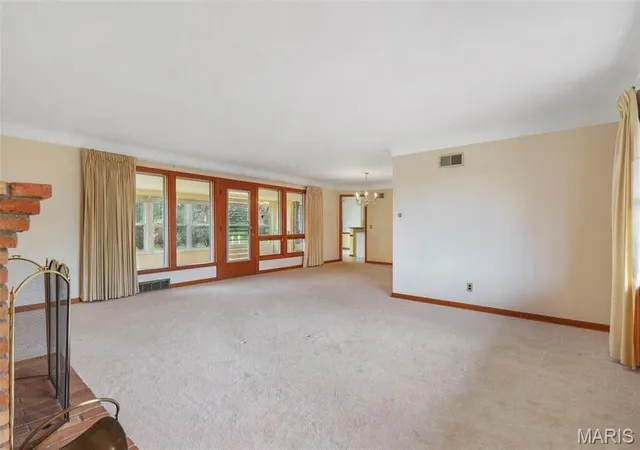Photo 1 of Single Family Residence at 11401 Northway Dr, Saint Louis, MO 63136 | MLS# MIS25021072 | | Sold on 2025-12-05