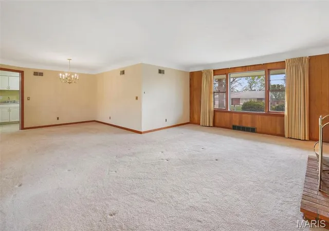 Photo 3 of Single Family Residence at 11401 Northway Dr, Saint Louis, MO 63136 | MLS# MIS25021072 | | Sold on 2025-12-05