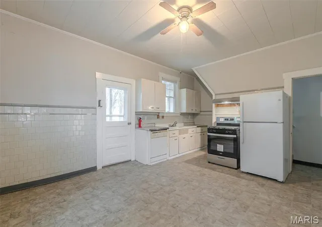 Photo 3 of Single Family Residence at 338 Horn Ave, Saint Louis, MO 63125 | MLS# MIS25021172 |  | Sold on 2025-06-17