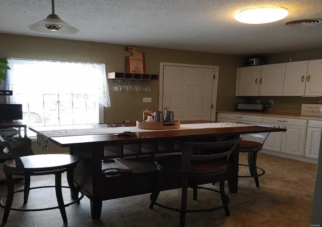 Photo 4 of Single Family Residence at 39 Martell Dr, East Saint Louis, IL 62203 | MLS# MIS25021281 | | Sold on 2025-05-21