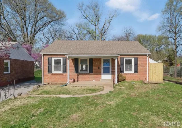 Single Family Residence at 3443 Lindscott Ave, Saint Louis, MO 63114 | MLS# MIS25021330 |  | Sold on 2025-05-23