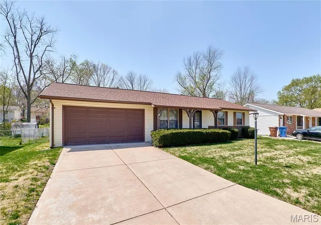 Photo 1 of Single Family Residence at 19 Blackwood Ln, Saint Peters, MO 63376 | MLS# MIS25021331 | | Sold on 2025-05-08