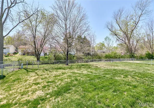 Photo 3 of Single Family Residence at 19 Blackwood Ln, Saint Peters, MO 63376 | MLS# MIS25021331 | | Sold on 2025-05-08