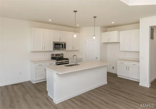 Photo 4 of Single Family Residence at 203 Townshead Wy, O Fallon, MO 63368 | MLS# MIS25021404 | | Sold on 2025-12-04