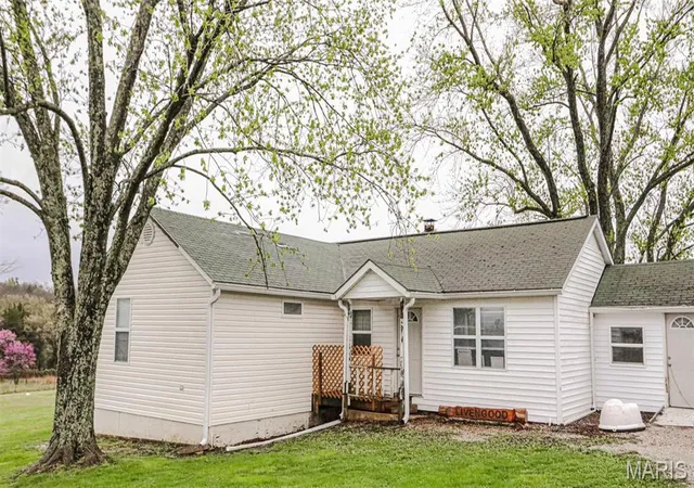 Photo 4 of Single Family Residence at 16249 County Road 2410, Saint James, MO 65559 | MLS# MIS25021441 | | Sold on 2025-06-27