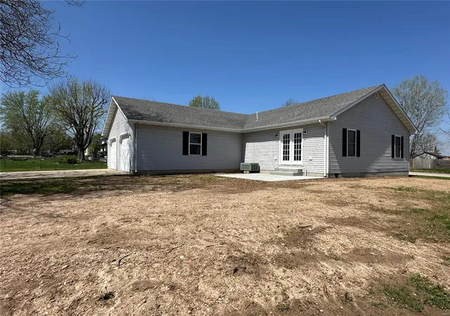 Photo 4 of Single Family Residence at 112 E Madison Ave, Owensville, MO 65066 | MLS# MIS25021451 |  | Sold on 2025-07-07