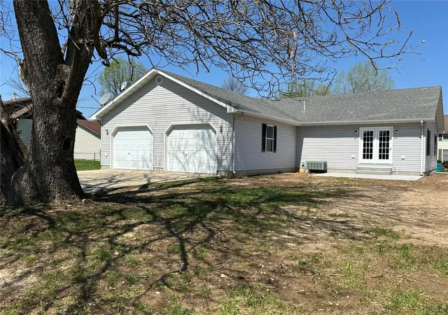 Photo 5 of Single Family Residence at 112 E Madison Ave, Owensville, MO 65066 | MLS# MIS25021451 |  | Sold on 2025-07-07