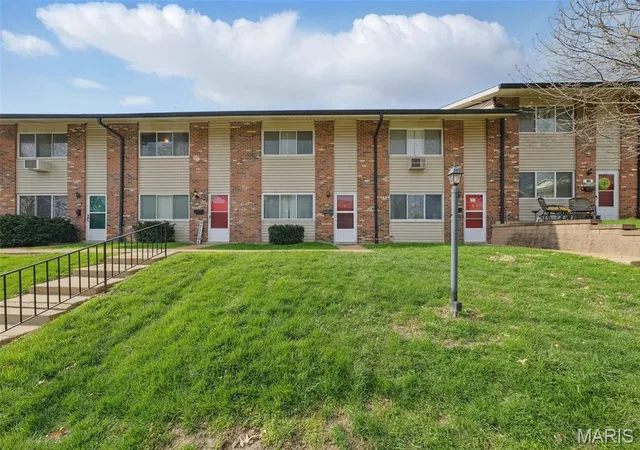 Townhouse at 9118 Villaridge Ct, Saint Louis, MO 63123 | MLS# MIS25021453 | | Sold on 2025-07-10