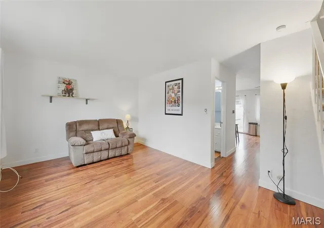 Photo 3 of Townhouse at 9118 Villaridge Ct, Saint Louis, MO 63123 | MLS# MIS25021453 | | Sold on 2025-07-10