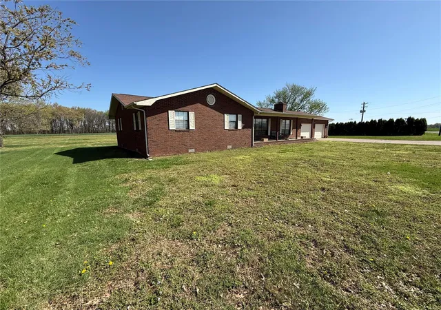 Photo 3 of Single Family Residence at 815 E School St, Advance, MO 63730 | MLS# MIS25021469 | | Sold on 2025-05-07
