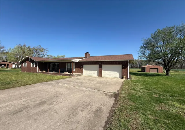 Photo 5 of Single Family Residence at 815 E School St, Advance, MO 63730 | MLS# MIS25021469 | | Sold on 2025-05-07