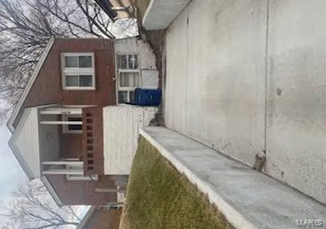 Single Family Residence at 1269 N Florissant Rd, Saint Louis, MO 63135 | MLS# MIS25021471 | | Sold on 2025-07-25