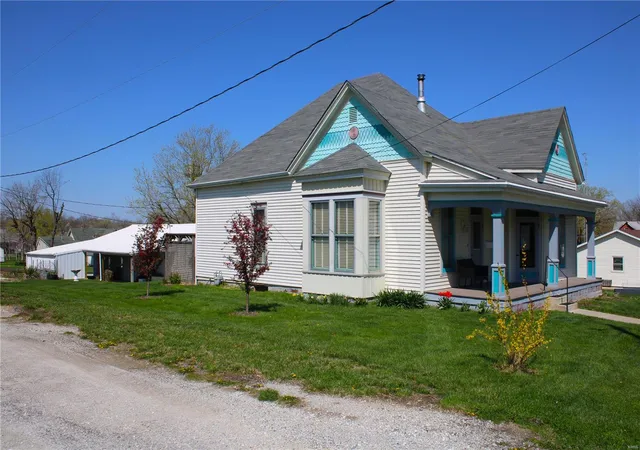 Photo 3 of Single Family Residence at 117 S Seminary St, Paris, MO 65275 | MLS# MIS25021479 | | Sold on 2025-06-11
