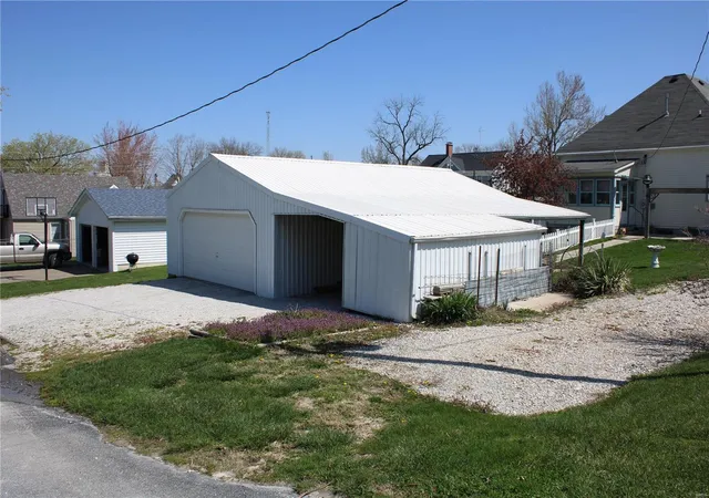 Photo 5 of Single Family Residence at 117 S Seminary St, Paris, MO 65275 | MLS# MIS25021479 | | Sold on 2025-06-11