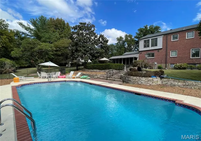 Photo 1 of Single Family Residence at 31 Berkshire Dr, Saint Louis, MO 63117 | MLS# MIS25021490 | | Sold on 2025-06-18