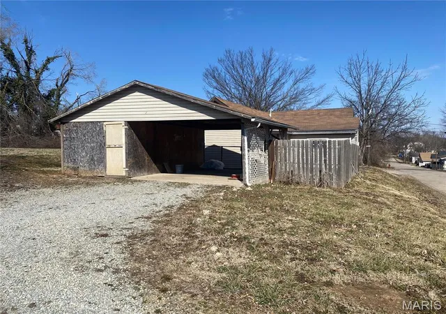 Photo 2 of Single Family Residence at 519 Albert St, Fredericktown, MO 63645 | MLS# MIS25021548 | | Sold on 2025-06-30