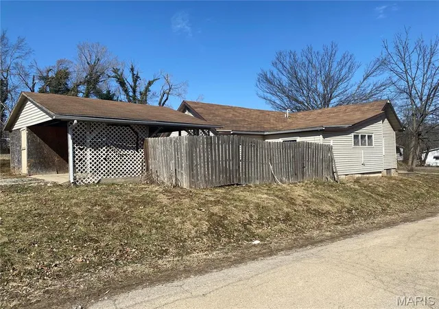 Photo 3 of Single Family Residence at 519 Albert St, Fredericktown, MO 63645 | MLS# MIS25021548 | | Sold on 2025-06-30