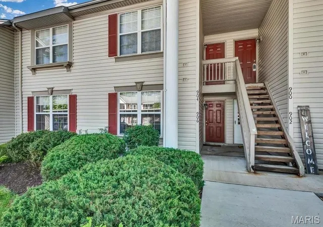 Condominium at 906 Sugar Lake Ct, Saint Peters, MO 63376 | MLS# MIS25021615 | | Sold on 2025-05-19