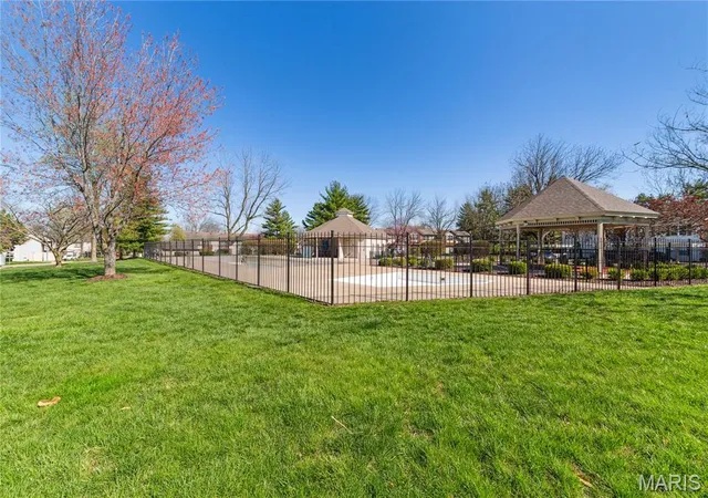 Photo 1 of Condominium at 906 Sugar Lake Ct, Saint Peters, MO 63376 | MLS# MIS25021615 | | Sold on 2025-05-19