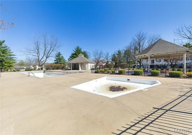 Photo 2 of Condominium at 906 Sugar Lake Ct, Saint Peters, MO 63376 | MLS# MIS25021615 | | Sold on 2025-05-19