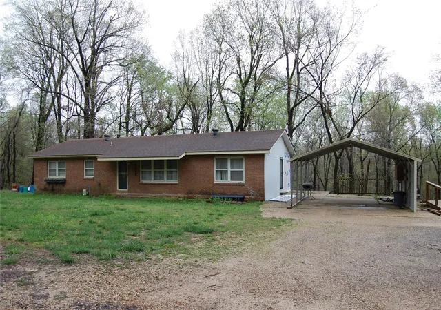 Photo 3 of Single Family Residence at 14662 County Road 517, Dexter, MO 63841 | MLS# MIS25021616 | | Sold on 2025-05-16