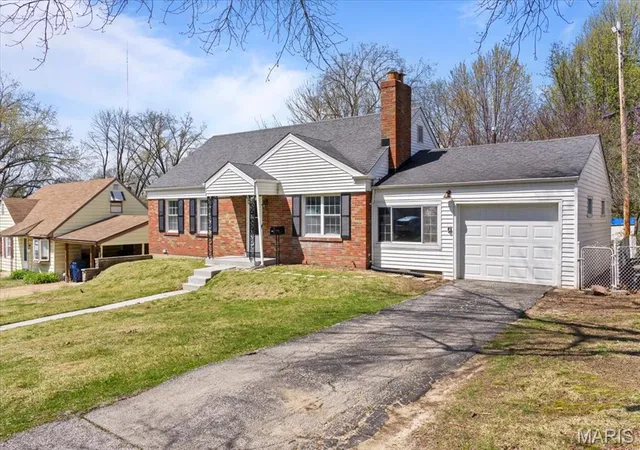 Photo 1 of Single Family Residence at 7059 Foxcroft Dr, Saint Louis, MO 63123 | MLS# MIS25021659 | | Sold on 2025-06-03