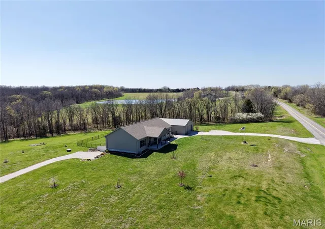 Photo 1 of Single Family Residence at 40586 Hwy Bb, Perry, MO 63462 | MLS# MIS25021661 | | Sold on 2025-05-16