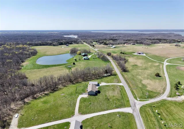 Photo 2 of Single Family Residence at 40586 Hwy Bb, Perry, MO 63462 | MLS# MIS25021661 | | Sold on 2025-05-16
