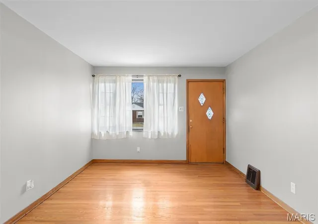 Photo 1 of Single Family Residence at 8900 Southview Ln, Saint Louis, MO 63123 | MLS# MIS25021677 |  | Sold on 2025-06-09
