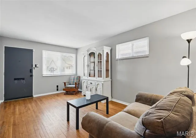 Photo 2 of Single Family Residence at 4071 Burgen Ave, Saint Louis, MO 63116 | MLS# MIS25021690 | | Sold on 2025-06-26