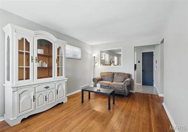Photo 3 of Single Family Residence at 4071 Burgen Ave, Saint Louis, MO 63116 | MLS# MIS25021690 | | Sold on 2025-06-26