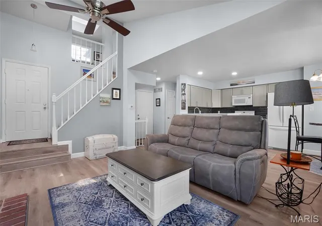 Photo 3 of Townhouse at 2009 King Arthur Ct, Saint Louis, MO 63146 | MLS# MIS25021719 |  | Sold on 2025-05-16