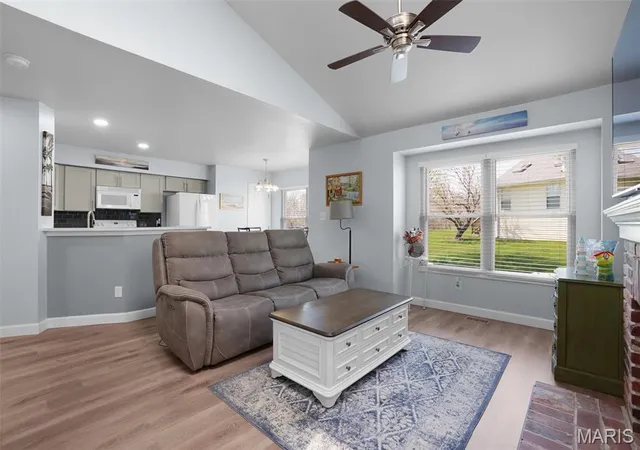 Photo 4 of Townhouse at 2009 King Arthur Ct, Saint Louis, MO 63146 | MLS# MIS25021719 |  | Sold on 2025-05-16