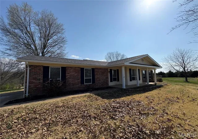 Photo 1 of Single Family Residence at 2416 Rockford School Rd, Saint Clair, MO 63077 | MLS# MIS25021734 | | Sold on 2025-05-07