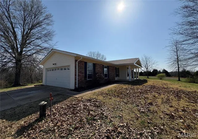 Photo 2 of Single Family Residence at 2416 Rockford School Rd, Saint Clair, MO 63077 | MLS# MIS25021734 | | Sold on 2025-05-07