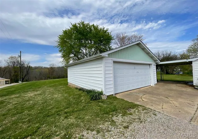 Photo 3 of Single Family Residence at 101 Graham St, Marble Hill, MO 63764 | MLS# MIS25021813 |  | Sold on 2025-09-12