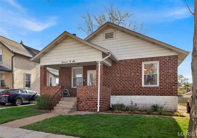 Photo 1 of Single Family Residence at 1106 Yale Ave, Saint Louis, MO 63117 | MLS# MIS25021864 | | Sold on 2025-05-09