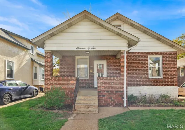 Photo 2 of Single Family Residence at 1106 Yale Ave, Saint Louis, MO 63117 | MLS# MIS25021864 | | Sold on 2025-05-09