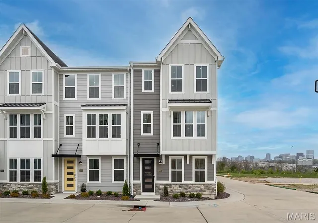 Photo 2 of Townhouse at 8904 Gateway Cir #41-808, Saint Louis, MO 63144 | MLS# MIS25021868 | | Sold on 2026-02-18
