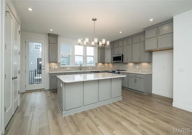 Photo 4 of Townhouse at 8904 Gateway Cir #41-808, Saint Louis, MO 63144 | MLS# MIS25021868 | | Sold on 2026-02-18