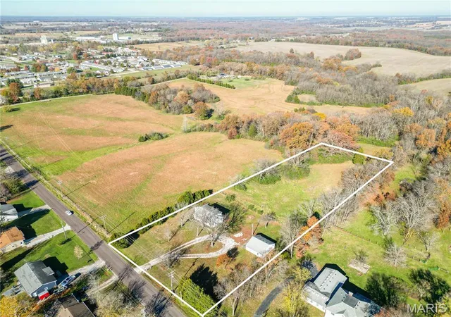 Photo 1 of Single Family Residence at 751 E Saint Eunice Rd, Fulton, MO 65251 | MLS# MIS25021884 | | Sold on 2025-08-01