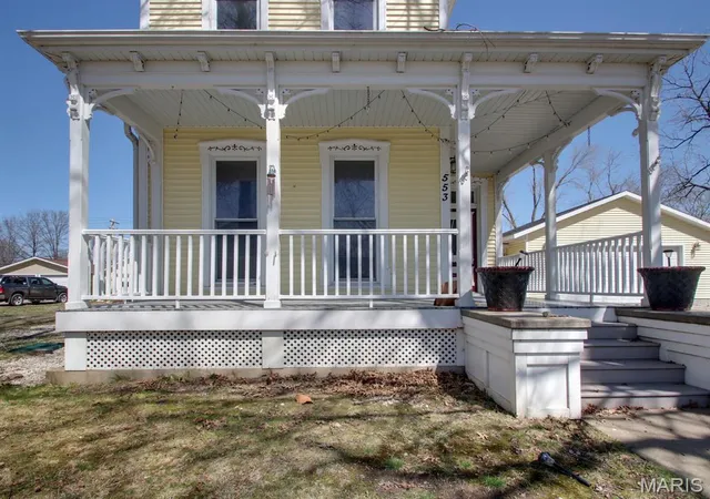 Photo 3 of Single Family Residence at 533 W Commercial St, Kahoka, MO 63445 | MLS# MIS25021899 | | Sold on 2025-08-20