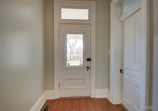 Photo 4 of Single Family Residence at 533 W Commercial St, Kahoka, MO 63445 | MLS# MIS25021899 | | Sold on 2025-08-20