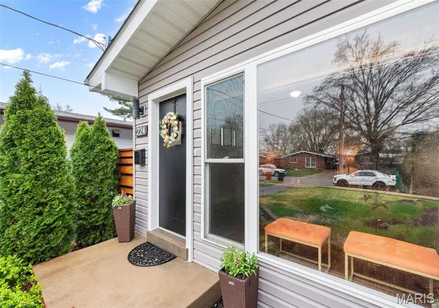 Photo 2 of Single Family Residence at 224 Deane Ct, Saint Louis, MO 63127 | MLS# MIS25021970 |  | Sold on 2025-05-15