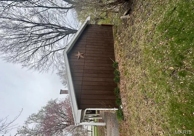 Photo 3 of Single Family Residence at 10 Bonnie Ln, South Jacksonville, IL 62650 | MLS# MIS25022120 | | Sold on 2025-05-23
