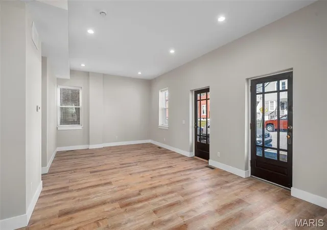 Photo 4 of Single Family Residence at 6800 Minnesota Avenue, Saint Louis, MO 63111 | MLS# MIS25022126 | | Sold on 2025-07-31