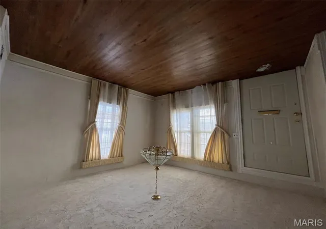 Photo 3 of Single Family Residence at 7921 W Bruno Ave, Saint Louis, MO 63117 | MLS# MIS25022162 | | Sold on 2025-05-05