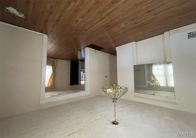 Photo 4 of Single Family Residence at 7921 W Bruno Ave, Saint Louis, MO 63117 | MLS# MIS25022162 | | Sold on 2025-05-05